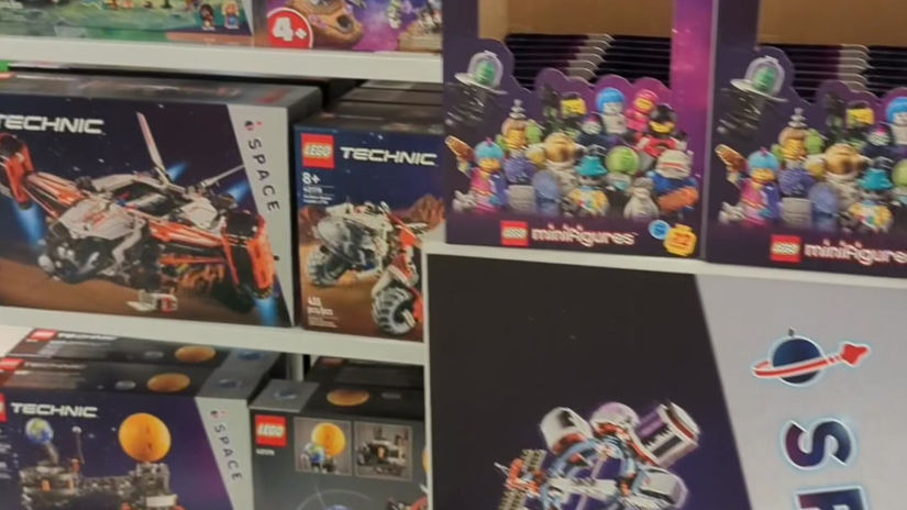 Toys"R"Us // TikTok // LEGO SPACE